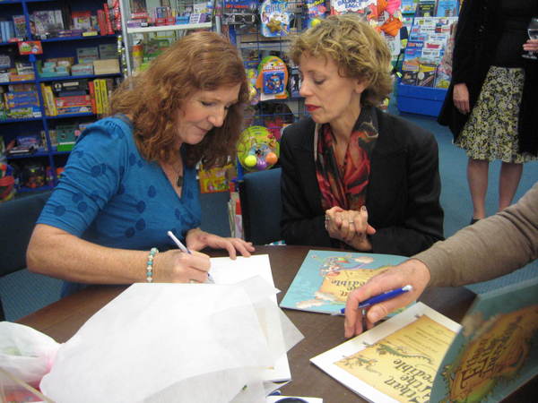 Author Jacqui Simpson signs books